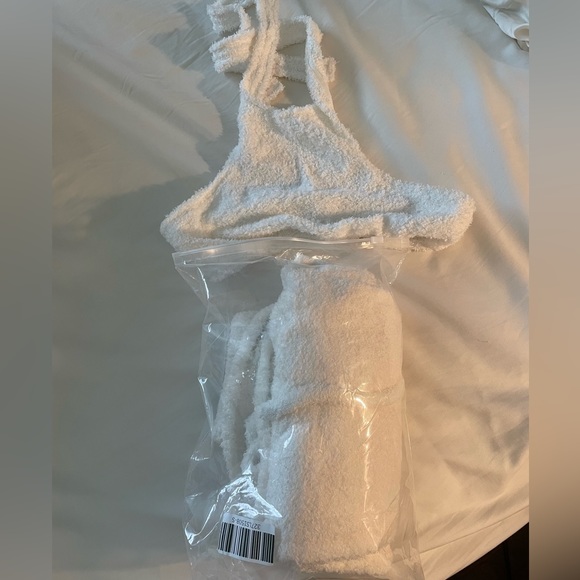 White fuzzy lounge set - Picture 6 of 6